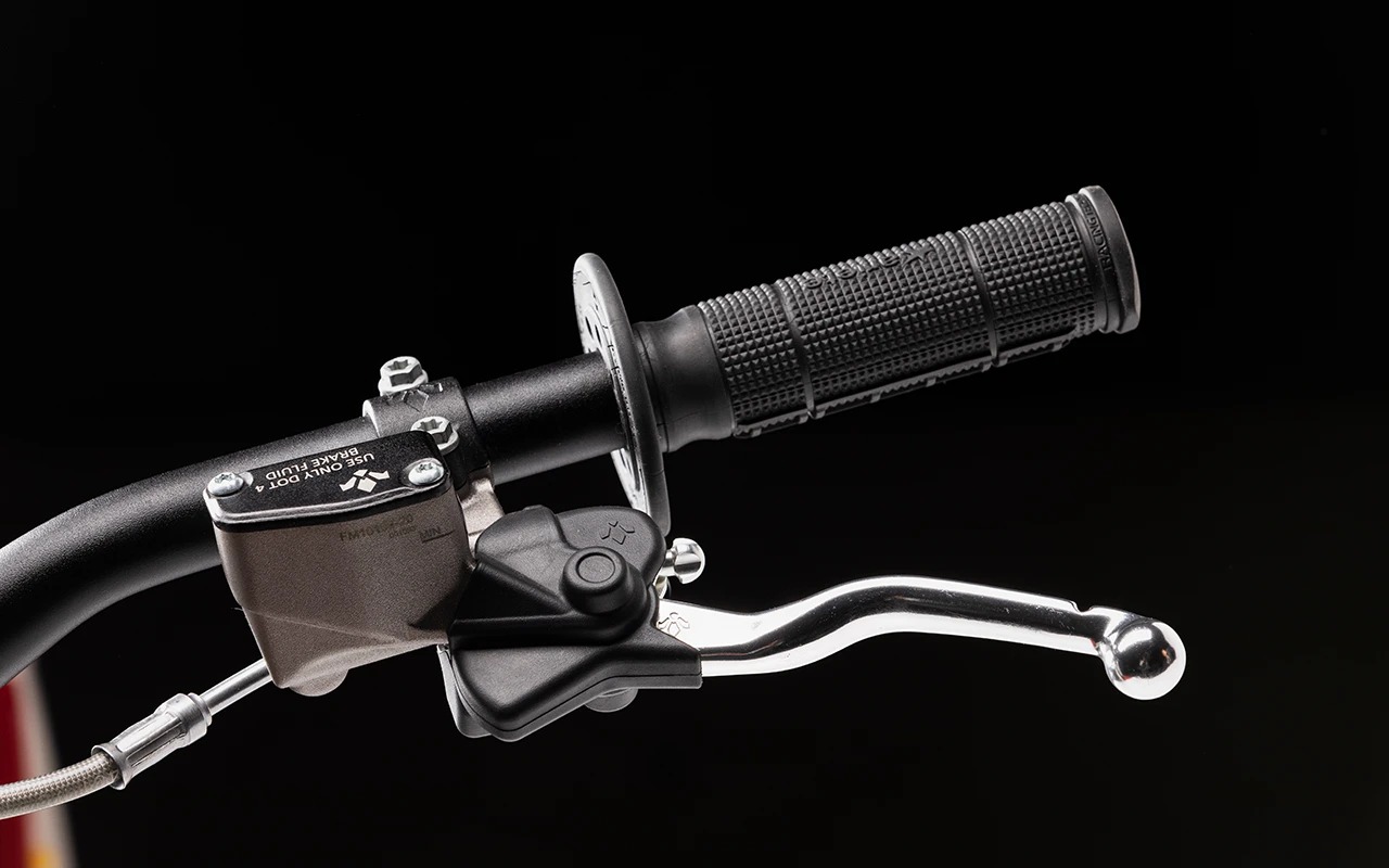 tU7CFwy9MK_Rear hand brake.jpg